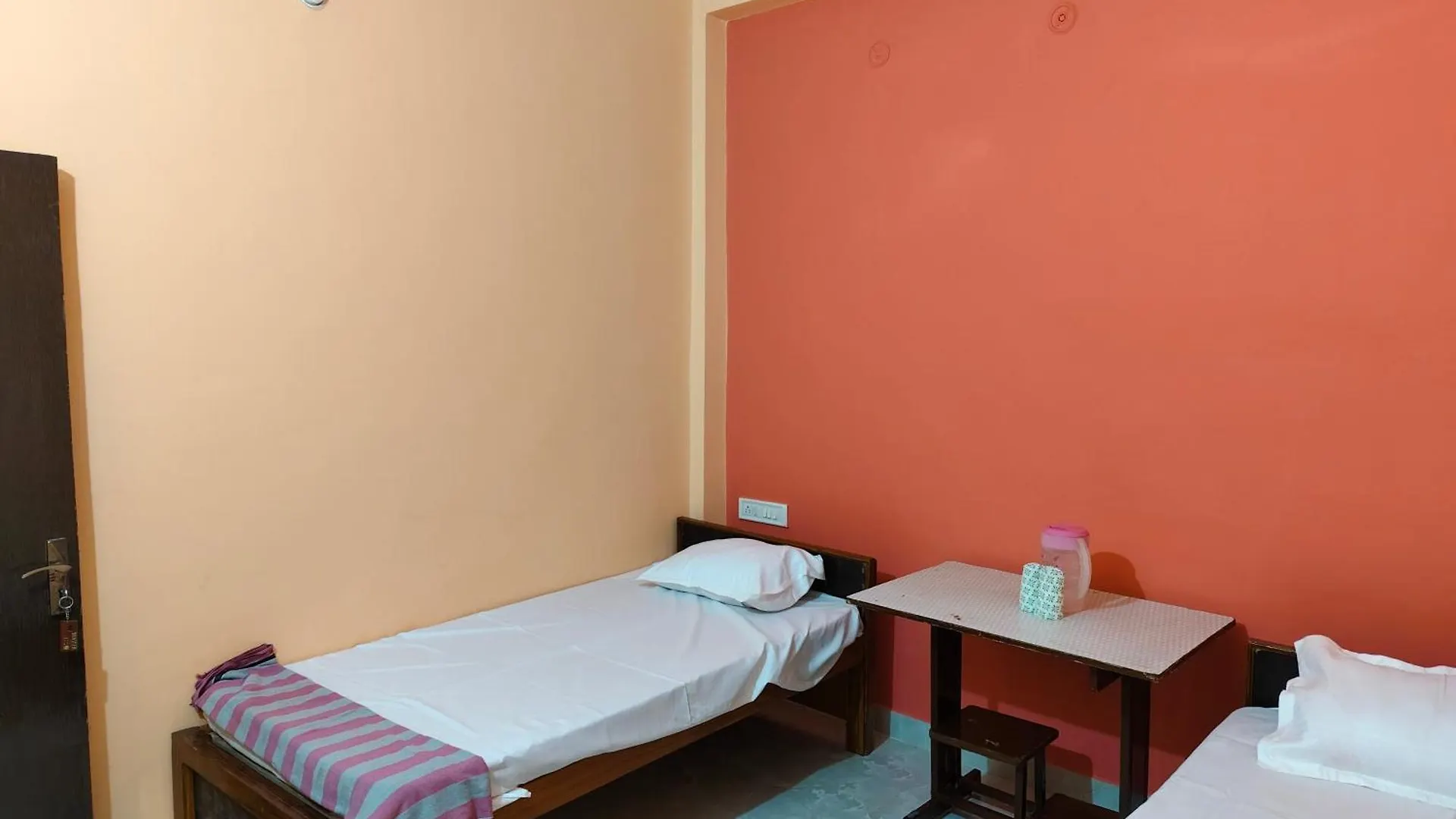 Mayur Paying Guest House Varanasi